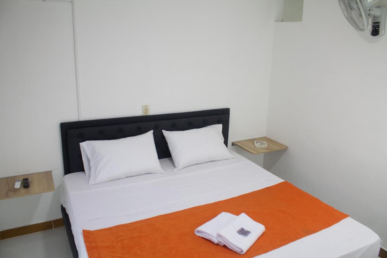 Hotel Picasso 70 Медельин Экстерьер фото