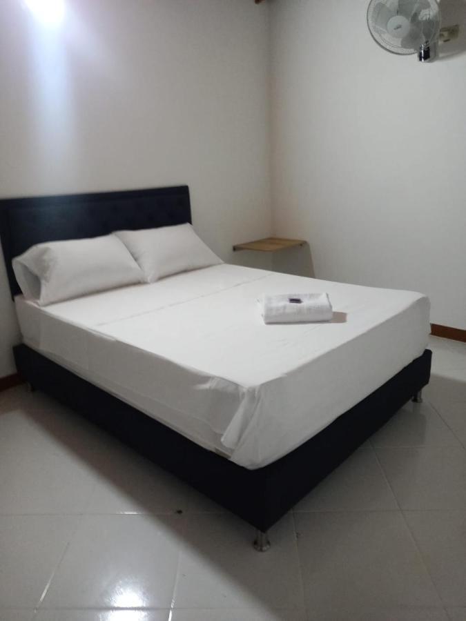 Hotel Picasso 70 Медельин Экстерьер фото