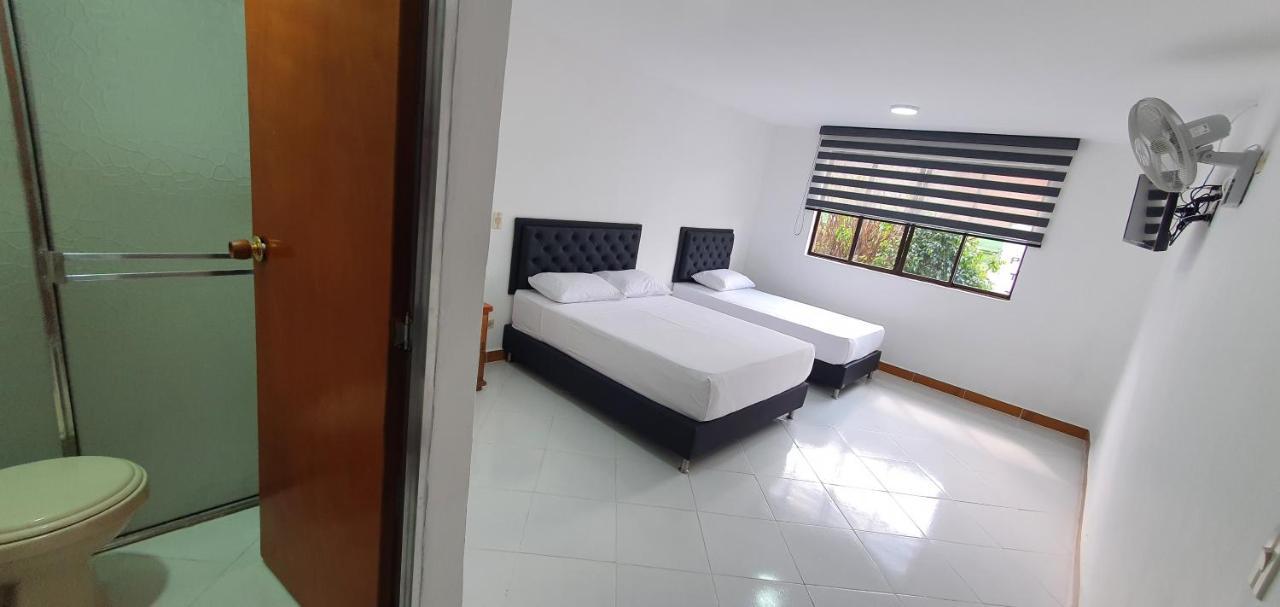 Hotel Picasso 70 Медельин Экстерьер фото