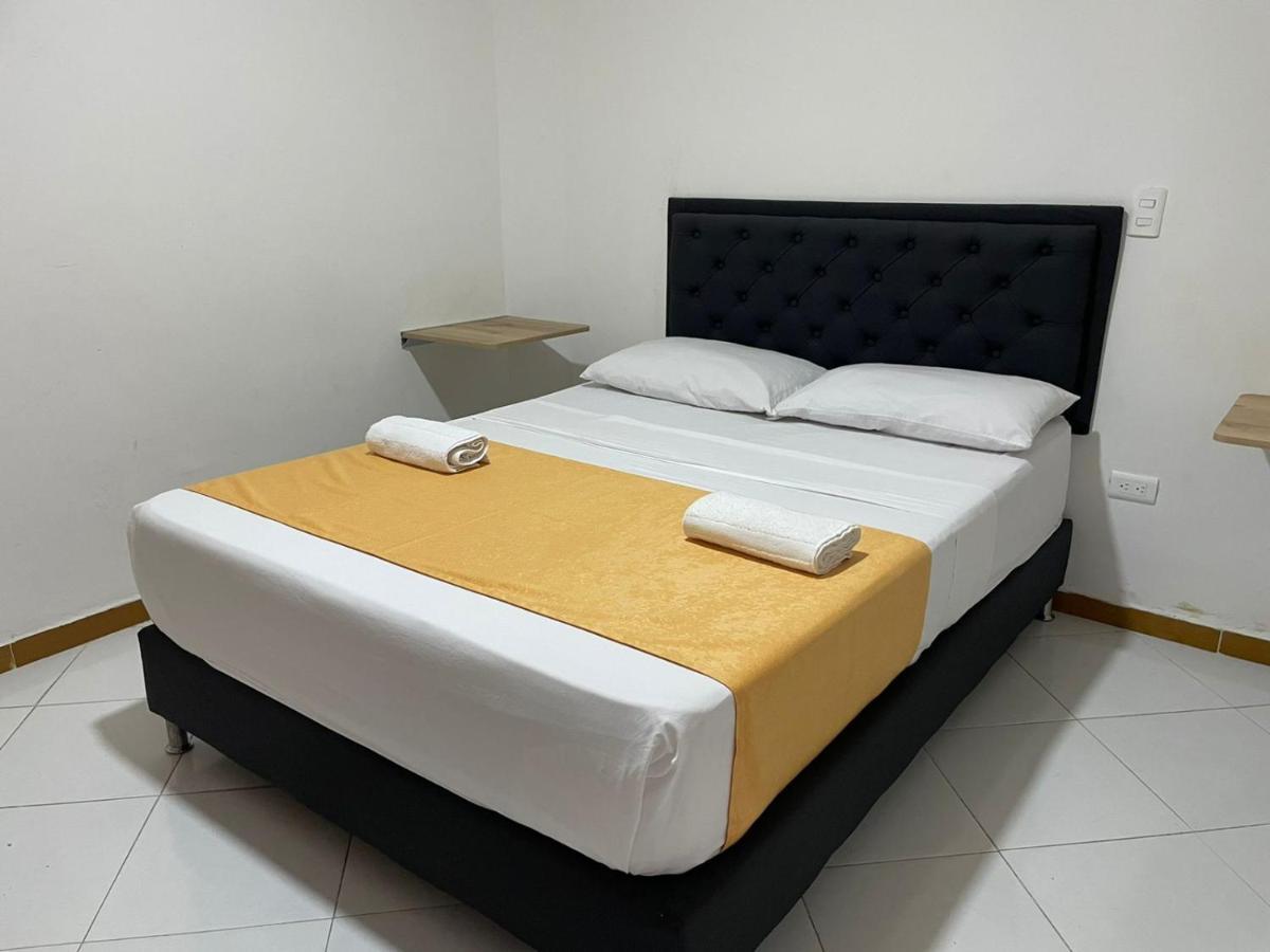 Hotel Picasso 70 Медельин Экстерьер фото