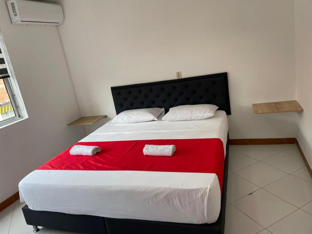Hotel Picasso 70 Медельин Экстерьер фото